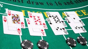 Simbol keamanan digital dan privasi data dalam layanan live casino terpercaya di idntogel